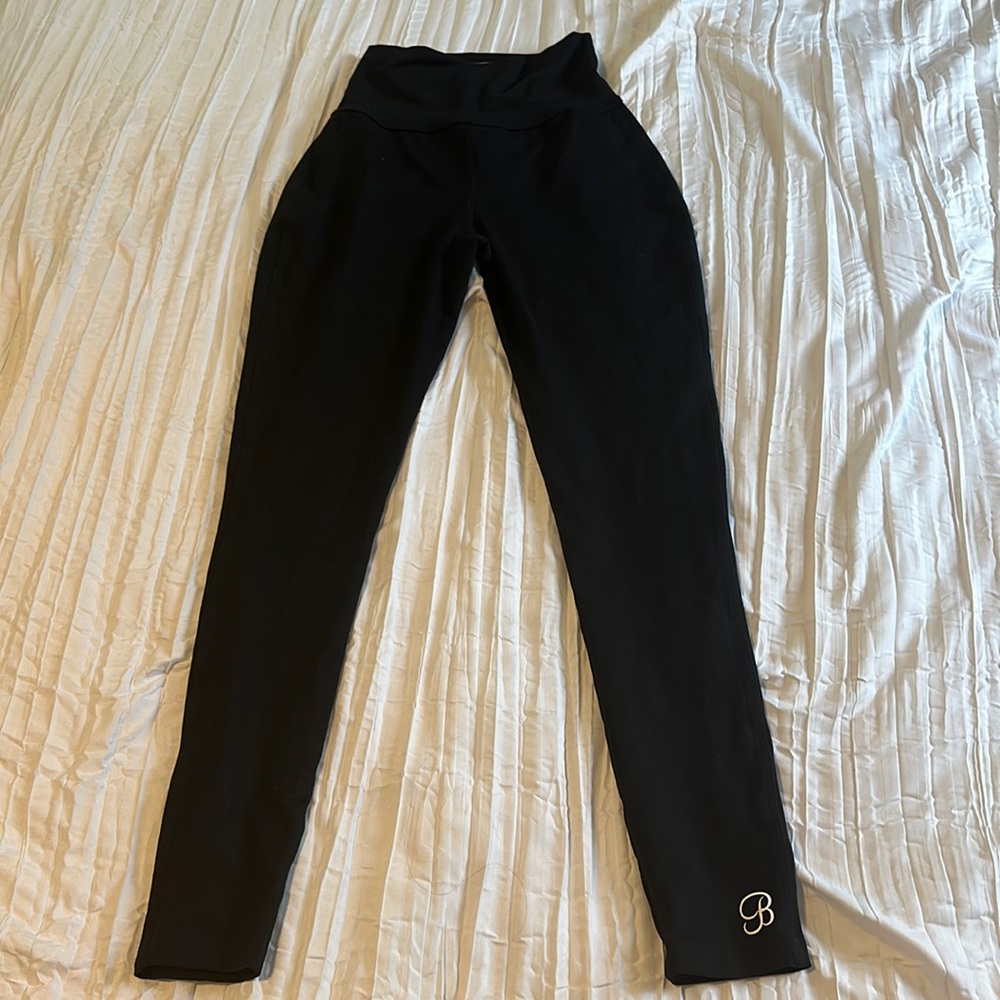 Bombshell Sportswear Criss Cross Leggings!!